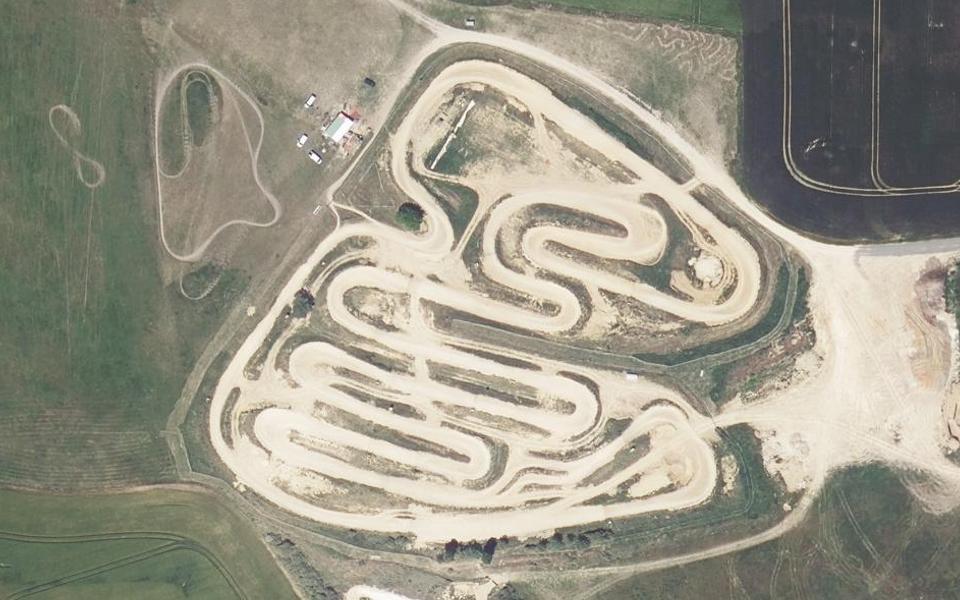 Circuit de Motocross de Rouvres Ezy sur Eure vu du ciel
