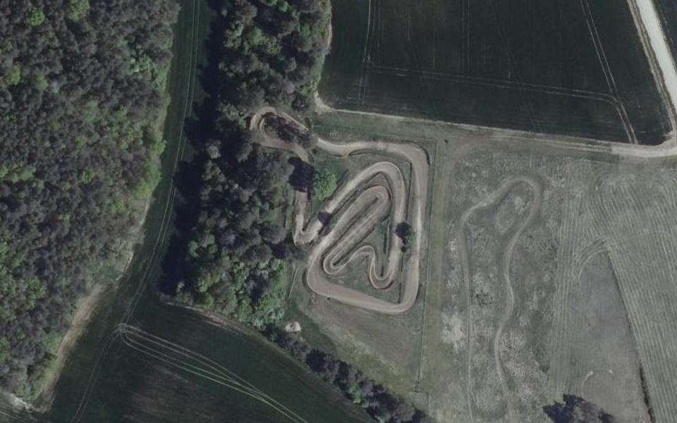 Terrain de motocross de Loches-sur-Ource vu du ciel