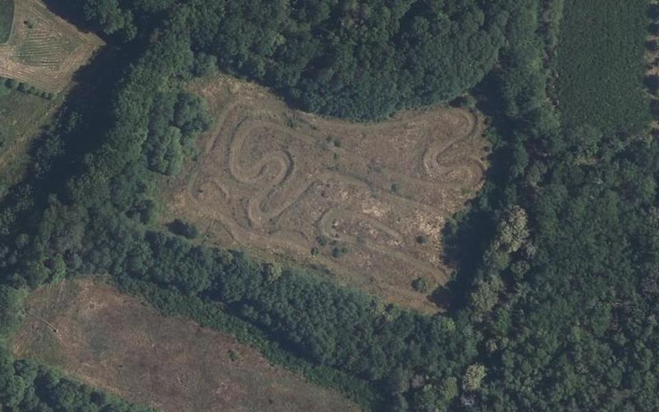 Nouan-le-Fuzelier motocross track seen from above