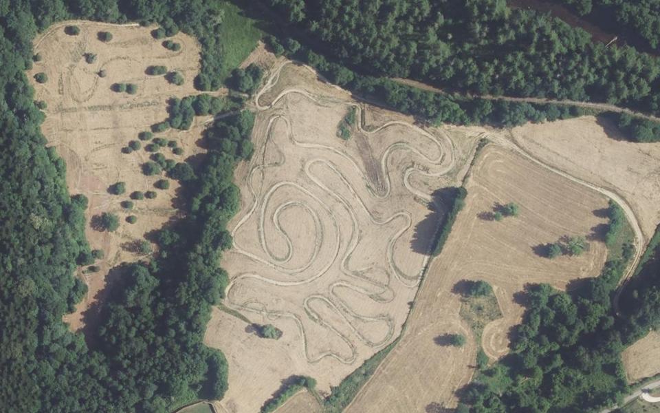 Terrain de motocross de Marat vu du ciel