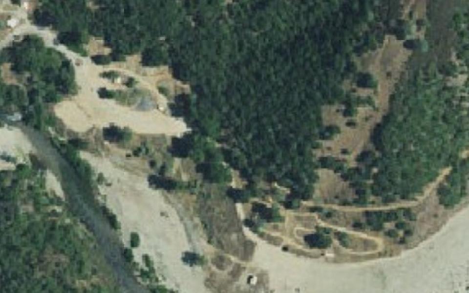 Terrain de motocross d’Auburn Lake Trails vu du ciel