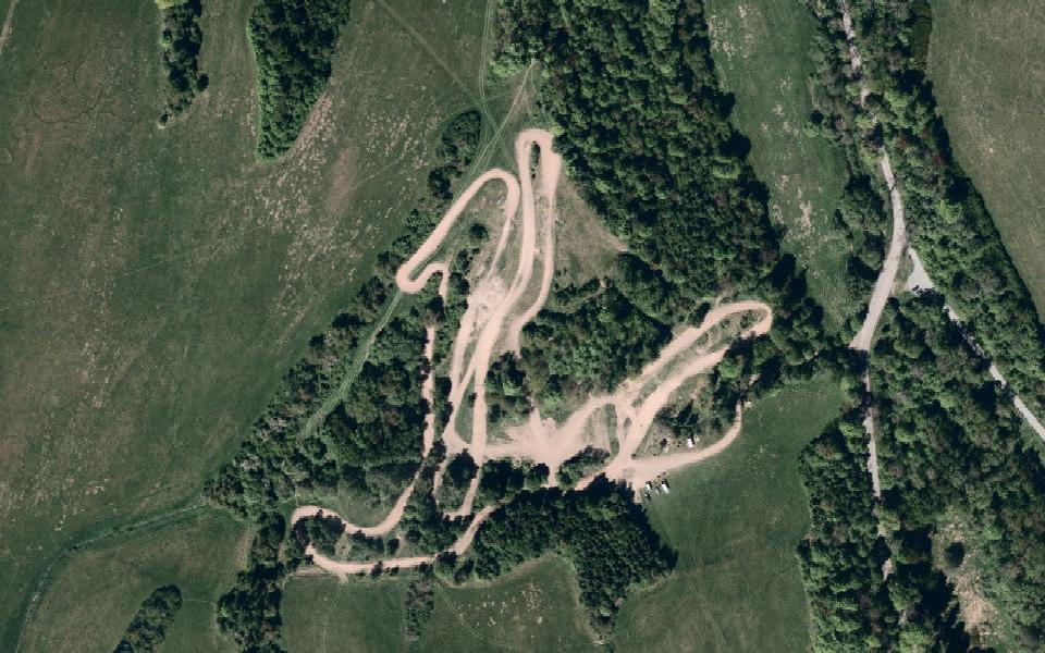 Terrain de motocross de Budisov nad Budisovkou vu du ciel