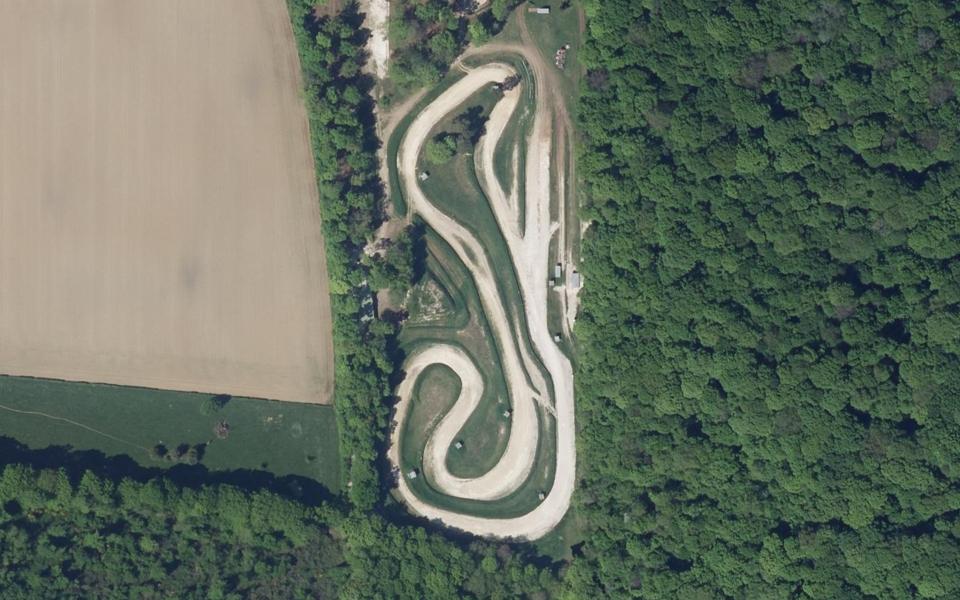 Marcilly-le-Hayer motocross track seen from above