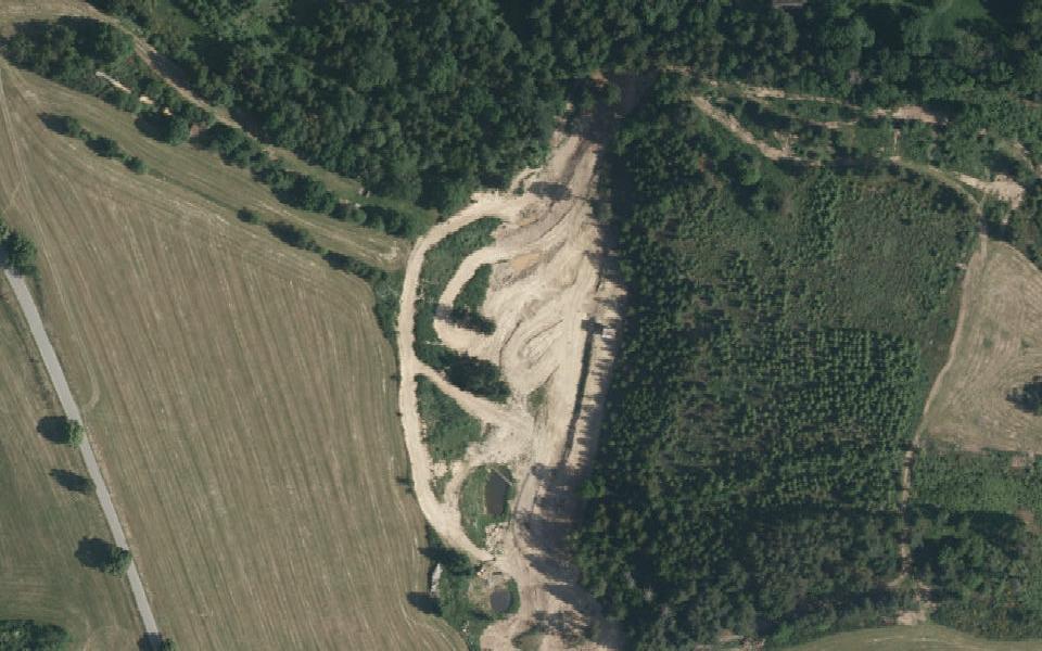 Terrain de motocross de Kunzak vu du ciel