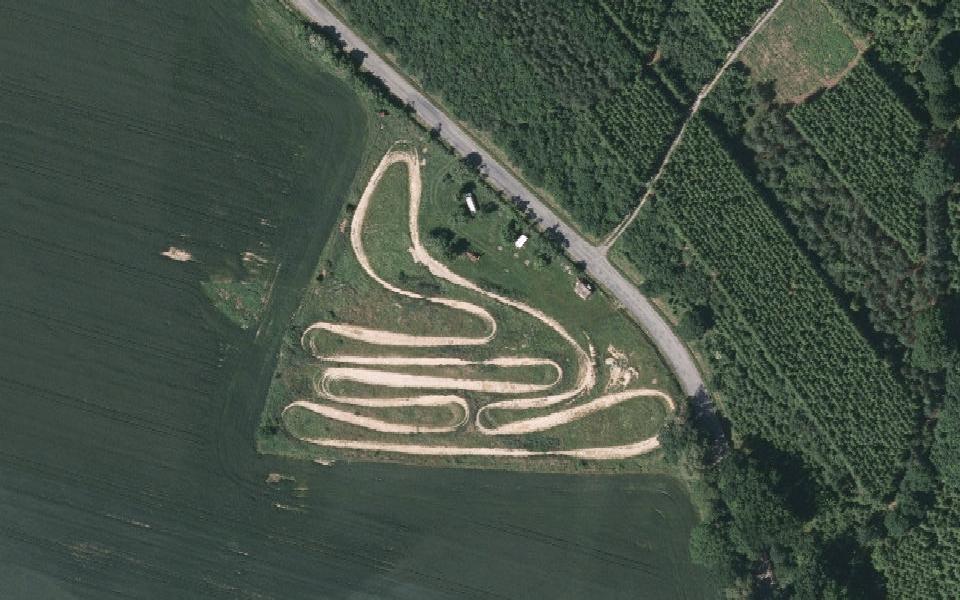Terrain de motocross de Vseruby vu du ciel