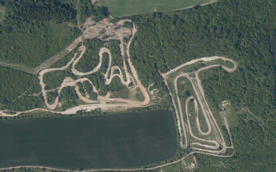 Terrain de motocross de Slany vu du ciel