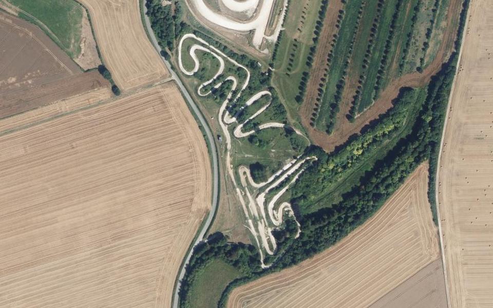 Terrain de motocross de Domart-sur-la-Luce vu du ciel