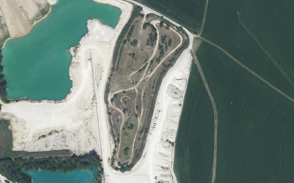 Terrain de motocross d’Ambronay vu du ciel