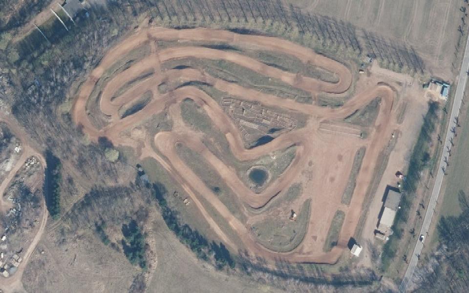 Motocross-Rennstrecke vu du ciel