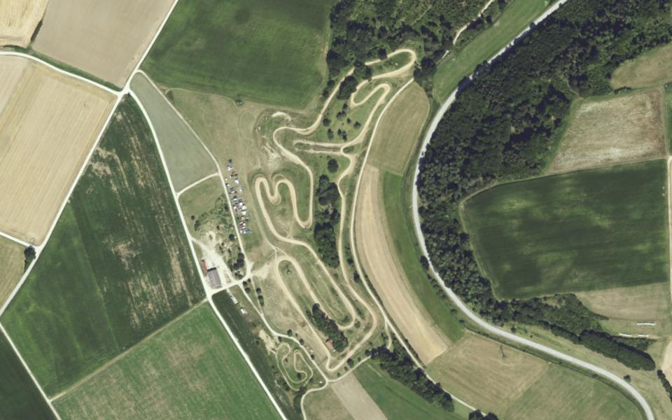 Rogling motocross track seen from above