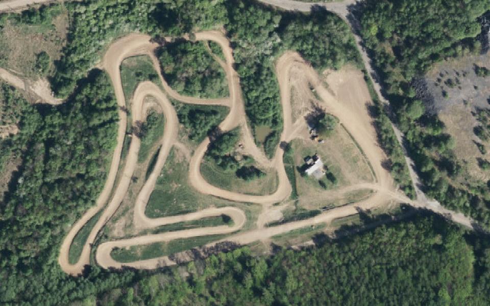 Terrain de motocross de Prachovice vu du ciel