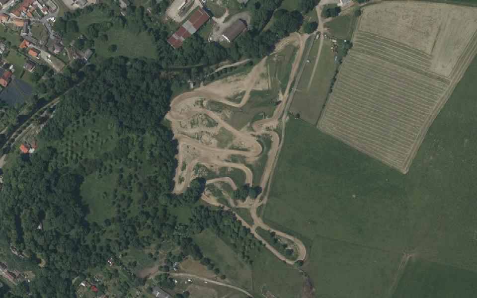 Motokrosová dráha seen from above