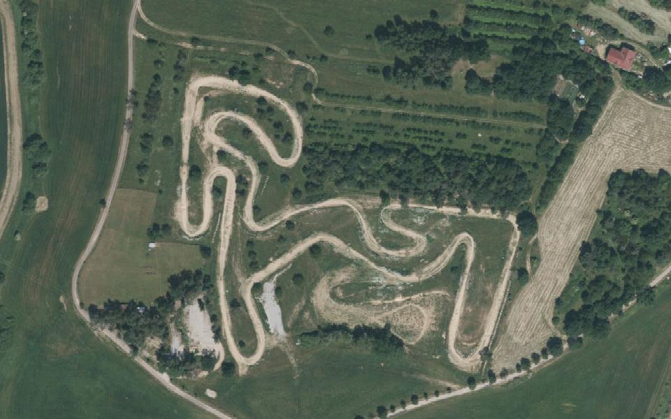 Motokrosová dráha seen from above