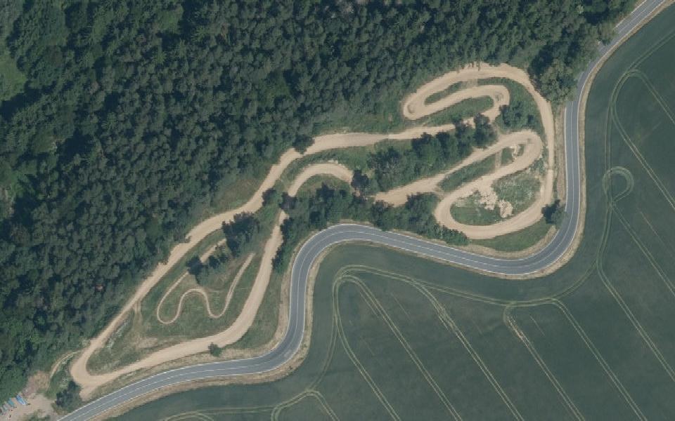 Terrain de motocross de Trhovy Stepanov vu du ciel