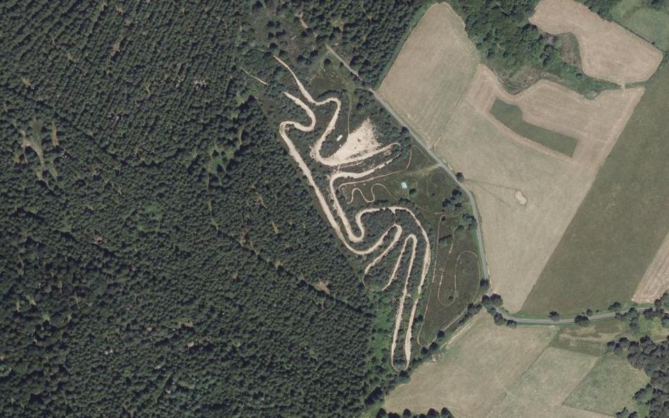 Motoclub de Saint-Julien-Puy-Lavèze seen from above