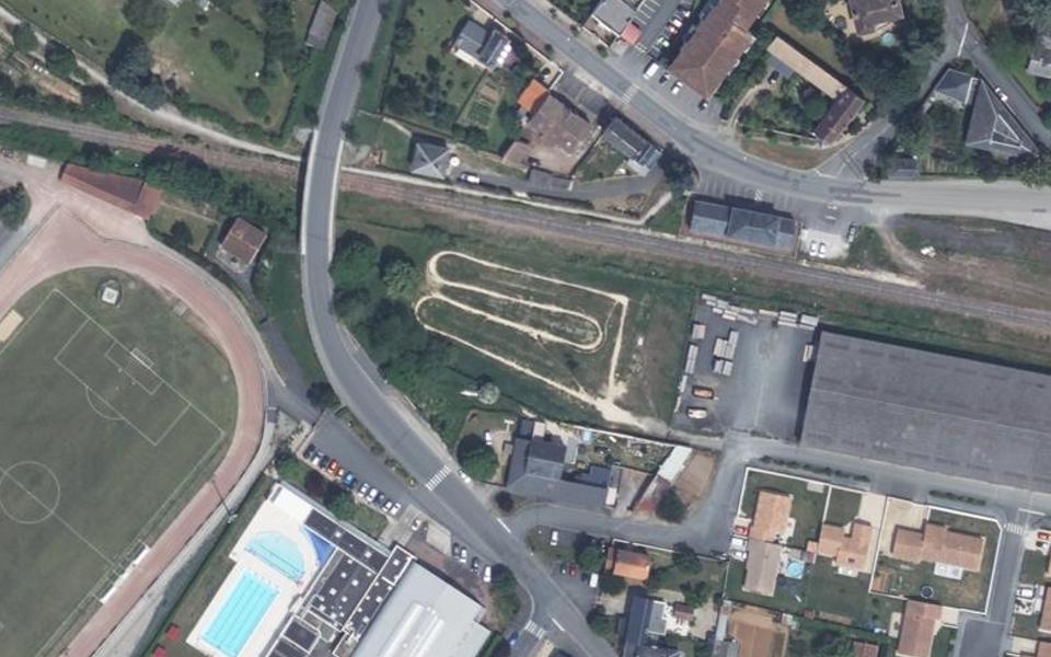 Neuville-de-Poitou motocross track seen from above