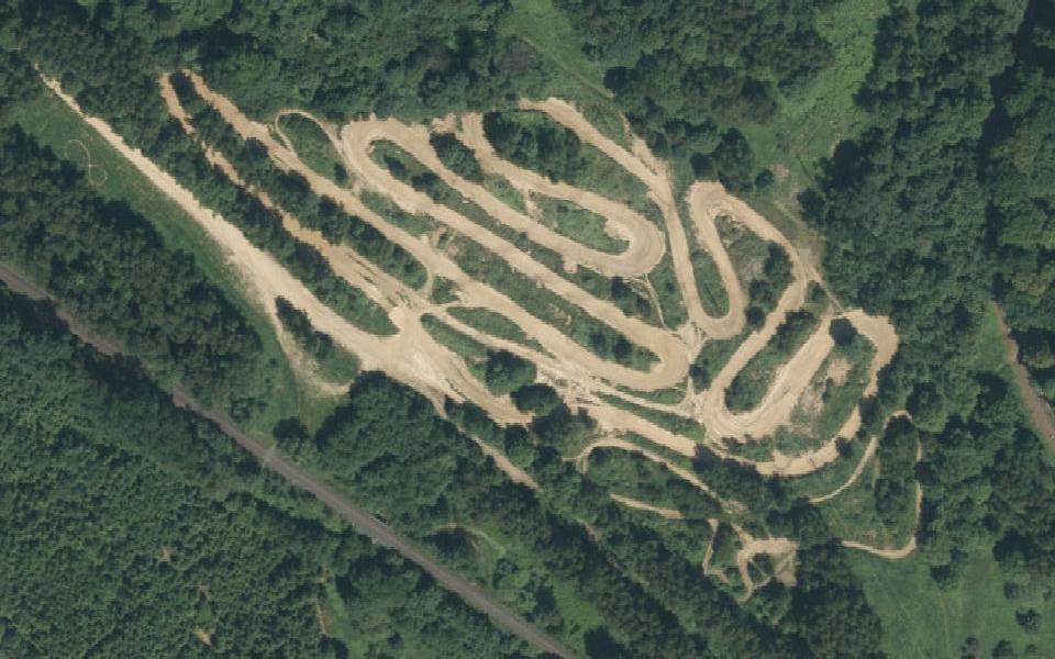 Terrain de motocross d’As vu du ciel