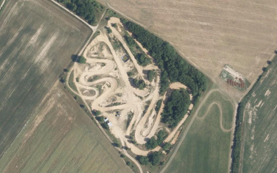 Terrain de motocross de Milovice vu du ciel